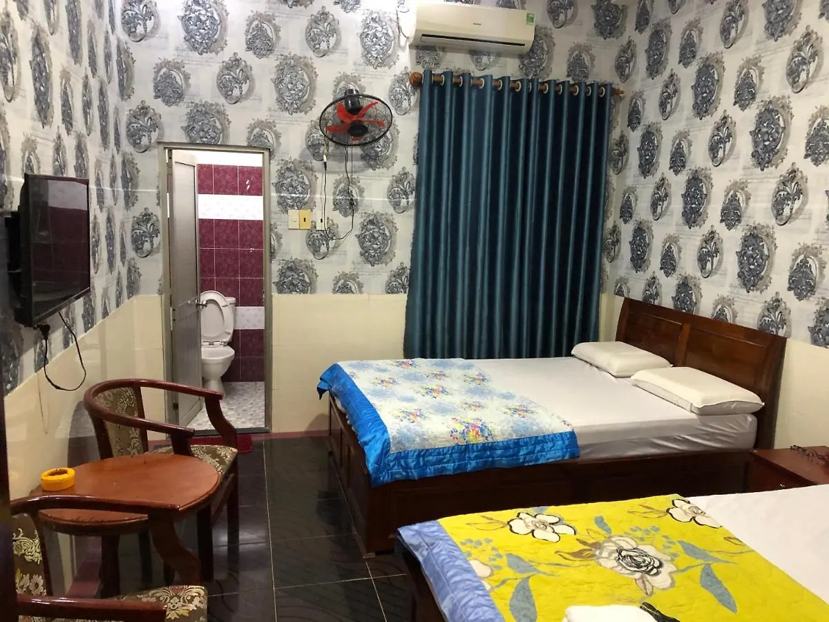 Khach San Uyen Nhi location